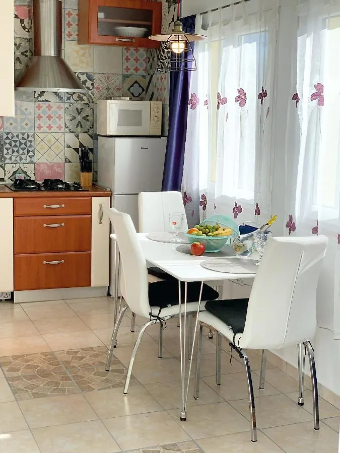 Guest house Apartment Helena Kanfanar