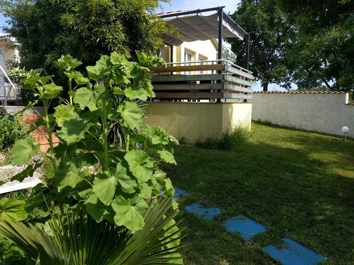 Apartment Helena Kanfanar Guest house
